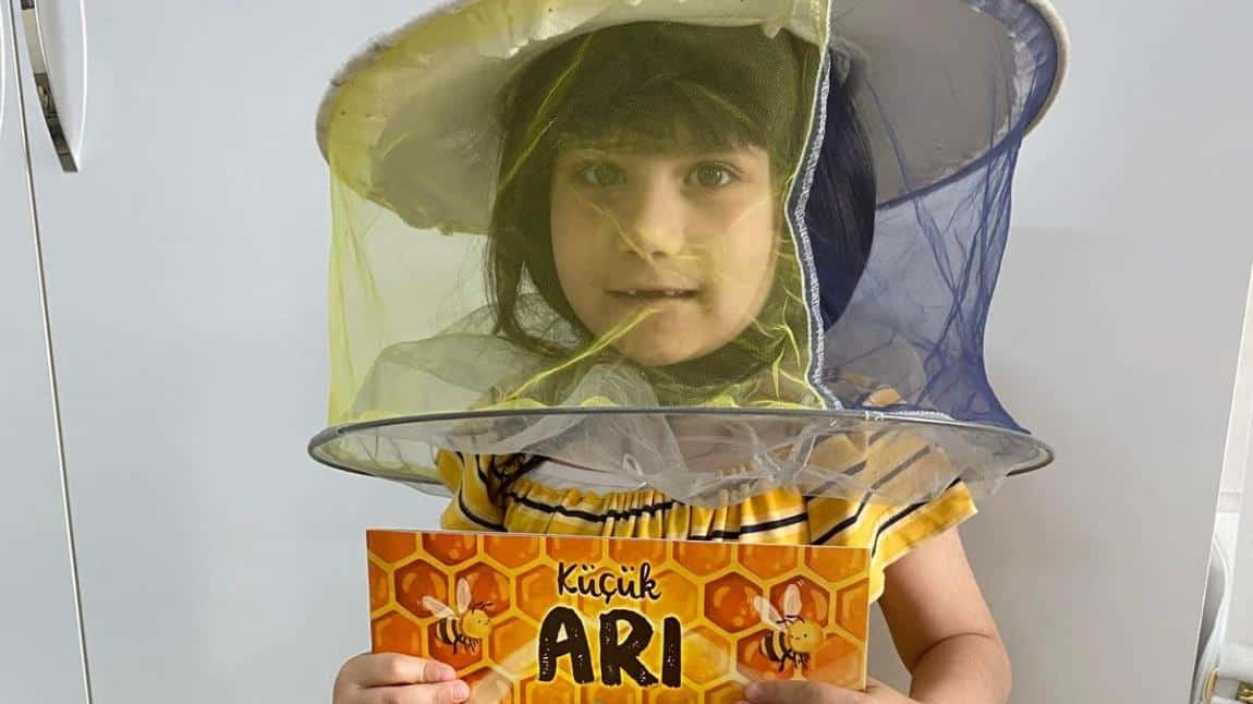 DÜNYA ARI GÜNÜ